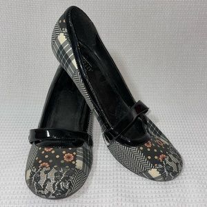 Seychelles Black and White Patterned Heel with button detail Size 9.5